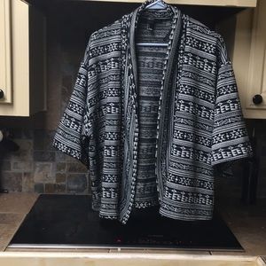 Forever 21 black and white Aztec print sweater